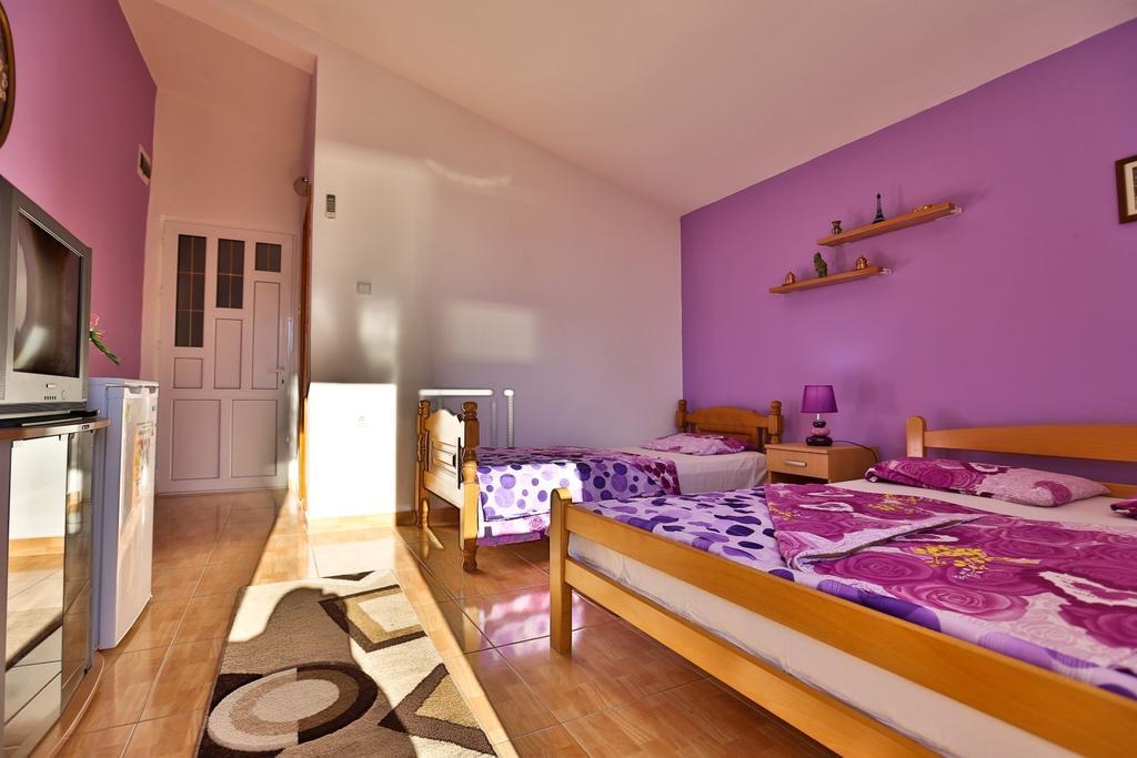Apartments Vitic Sutomore Oda fotoğraf